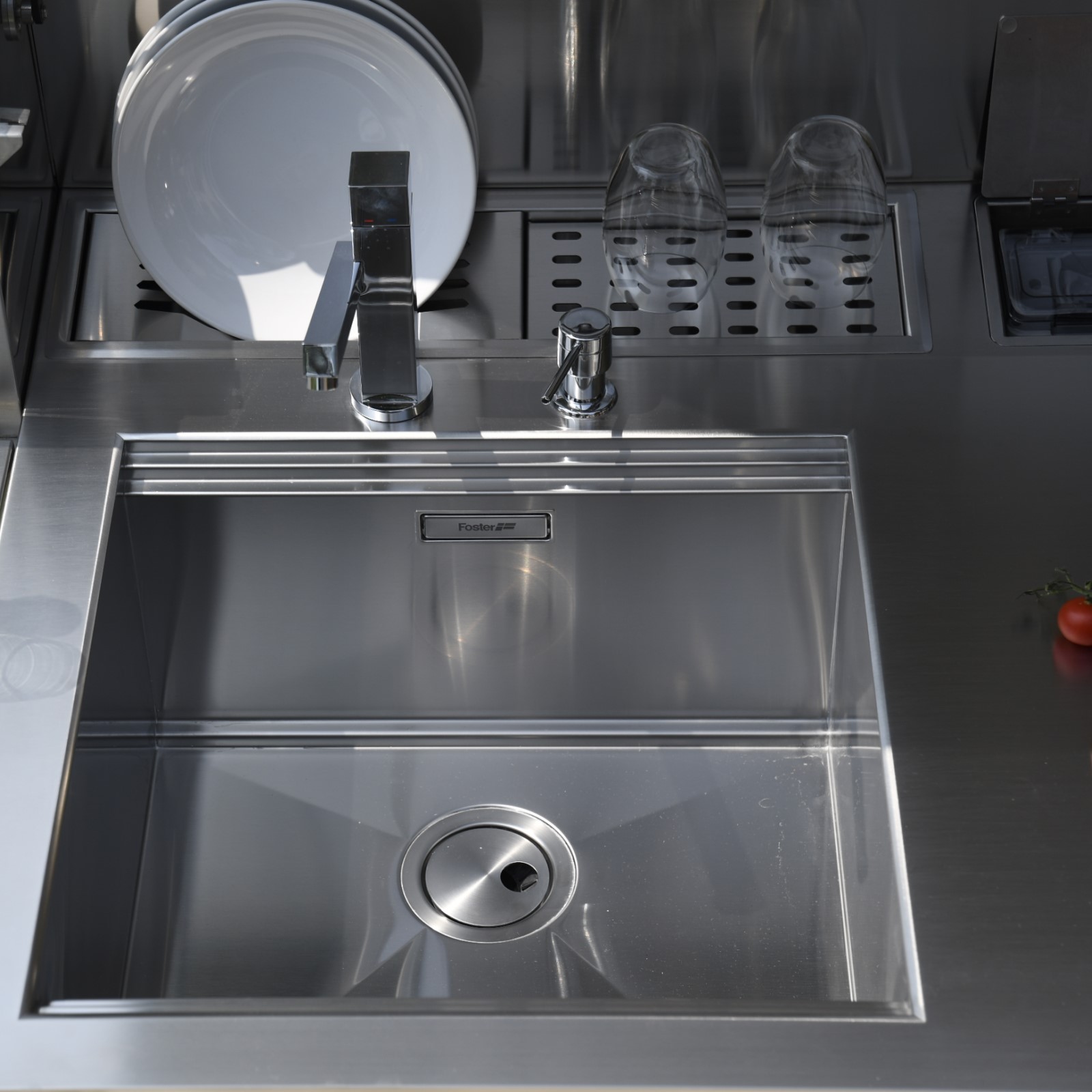 Integrated sinks