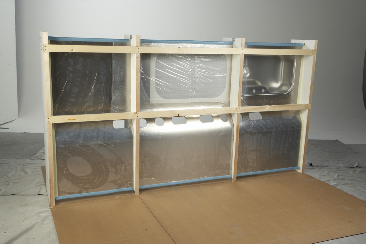 Special packaging in OSB cage